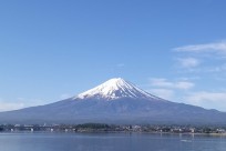 河口湖畔より４月下旬の富士山
